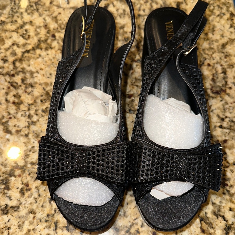 NWT Venus Chan platforms size 39 black